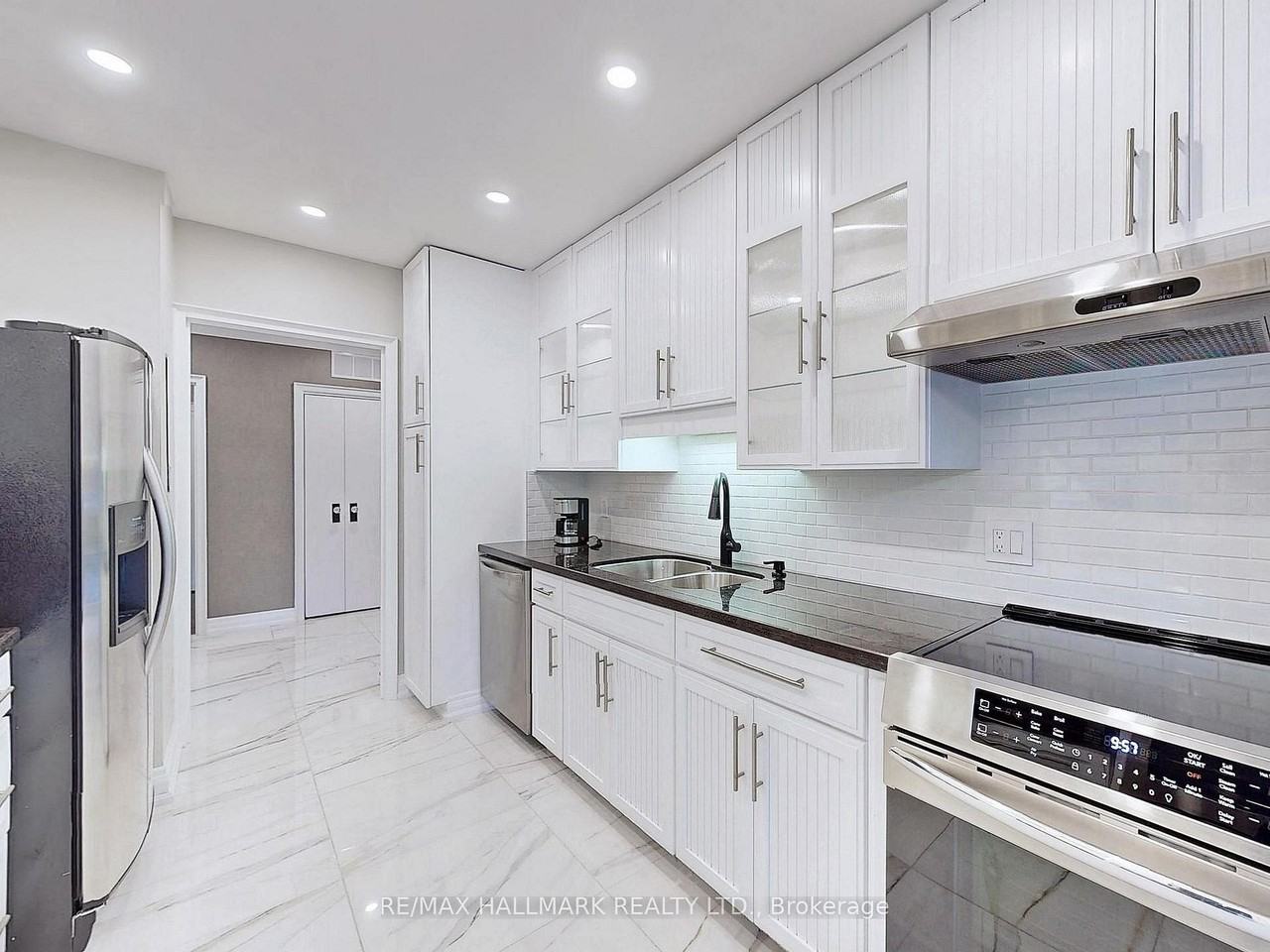 619 Avenue Road - Photo 18