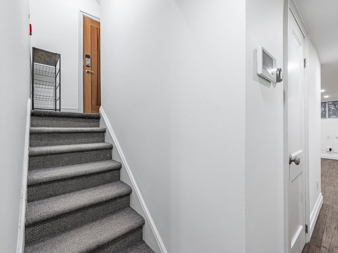 46 Wells St - Photo 2 of 25