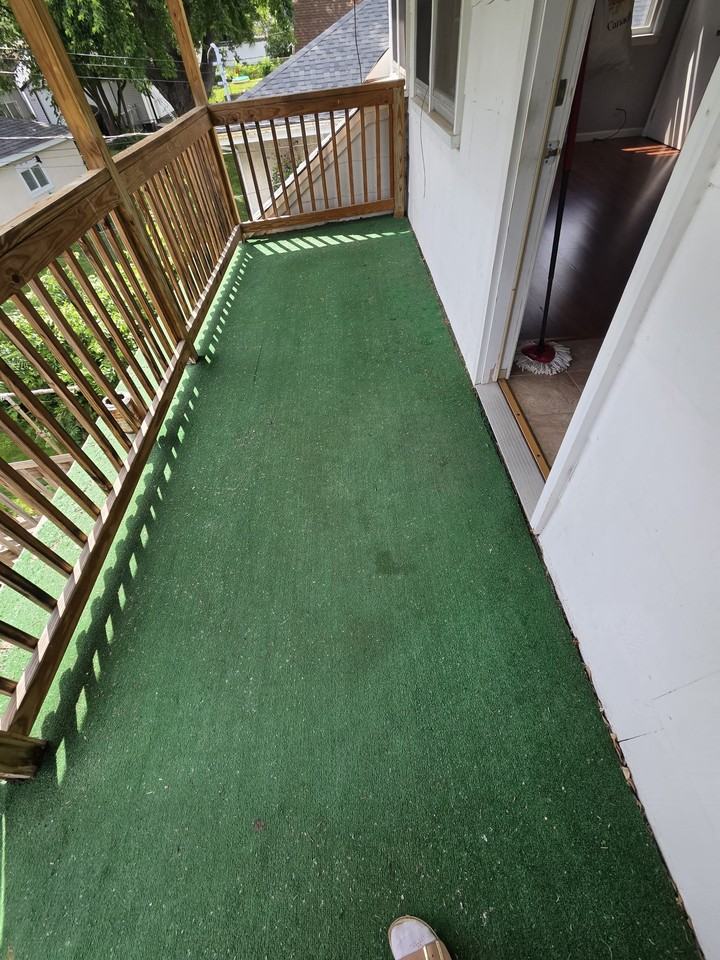 766 Minnehaha Ave W Uppr B - Photo 4 of 17