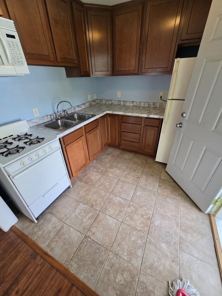 766 Minnehaha Ave W Uppr B - Photo 6 of 17