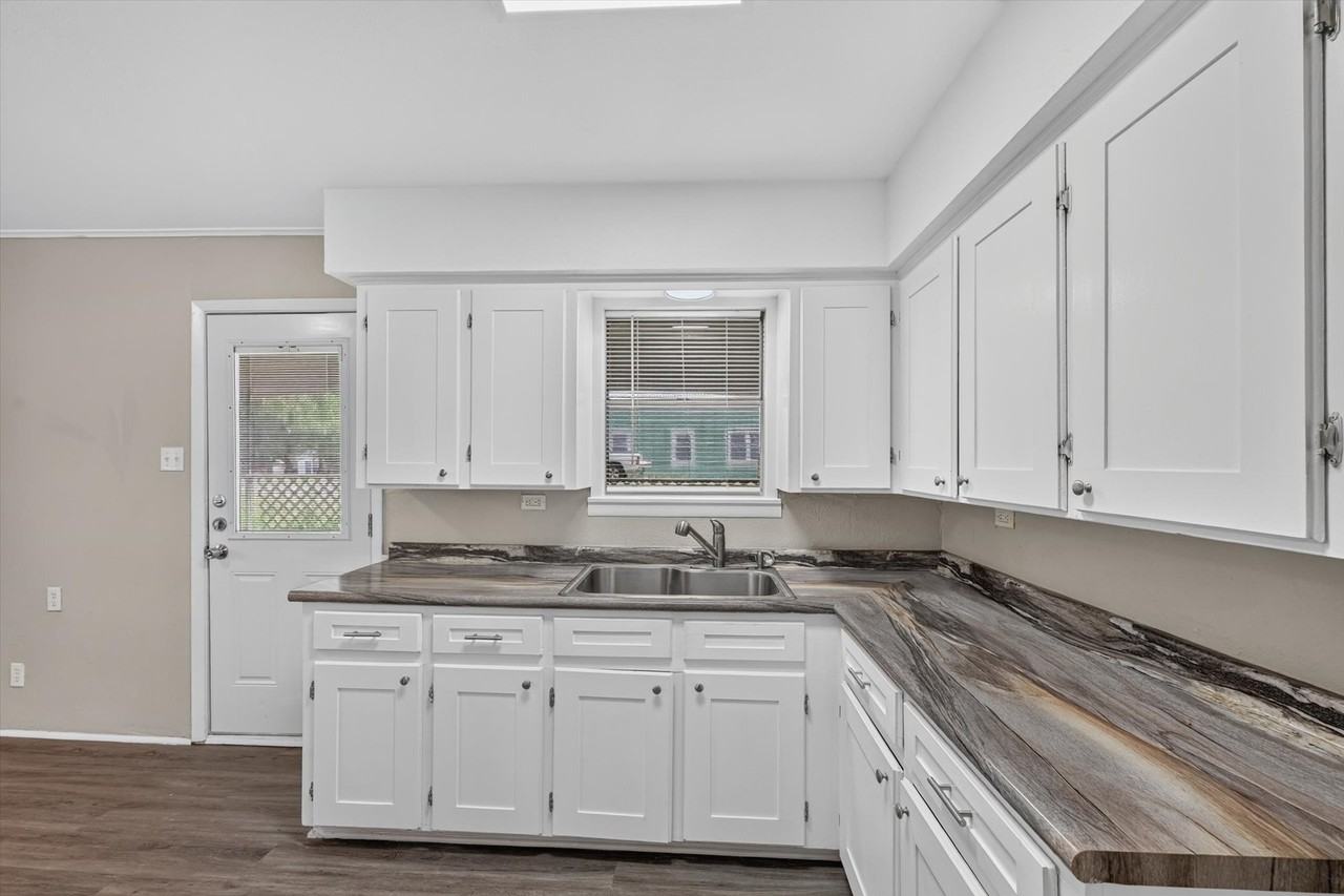 208 D St #1 - Photo 5 of 24