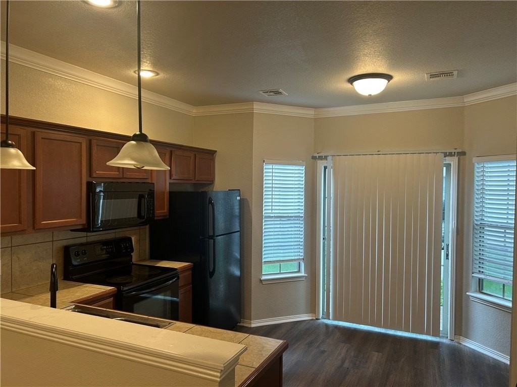 2670 N Valencia Ave #3 - Photo 3 of 10