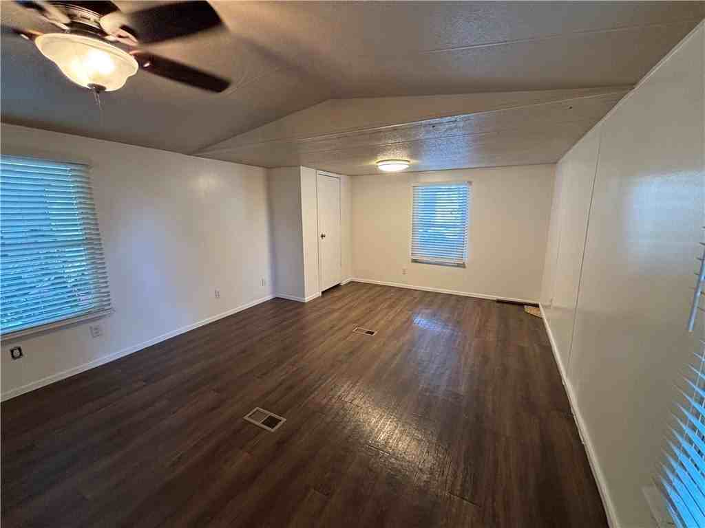 304 N Bloomington St #26 - Photo 4 of 11
