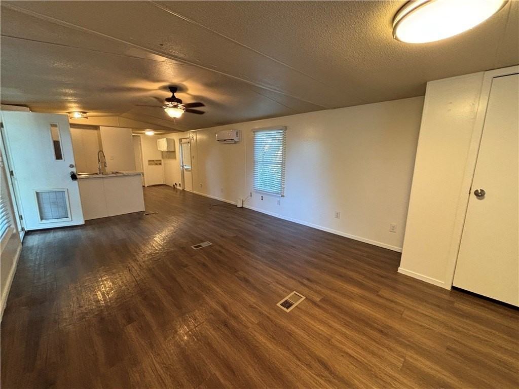304 N Bloomington St #26 - Photo 5 of 11