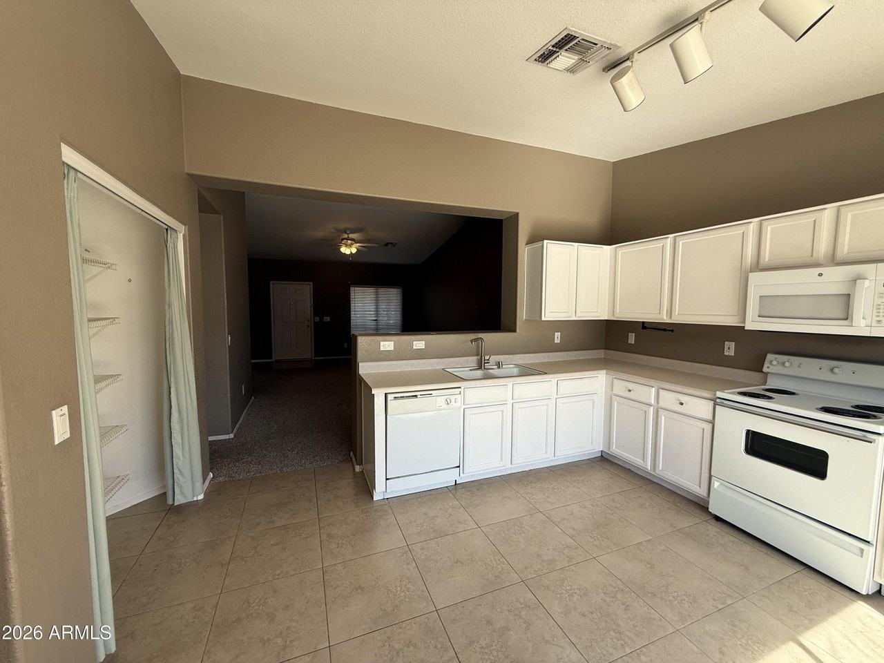 17923 N Reno Ave - Photo 6 of 15