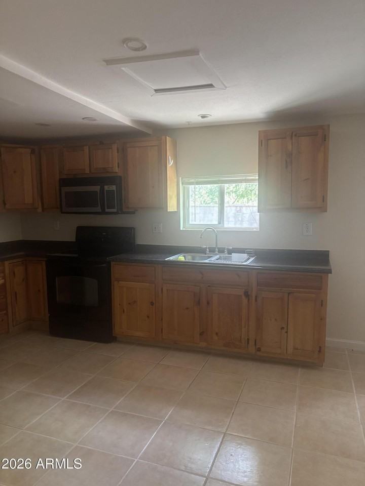 323 S Elden St #1-4 - Photo 4 of 10