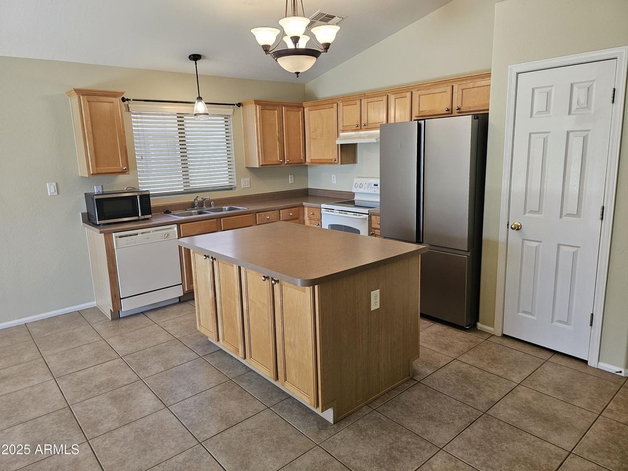13217 W Mauna Loa Ln - Photo 3 of 10
