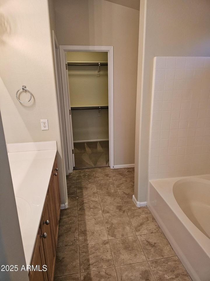 13217 W Mauna Loa Ln - Photo 5 of 10