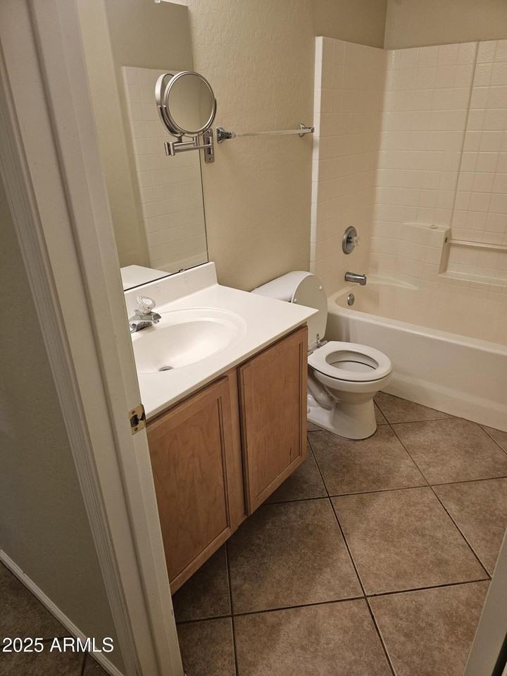13217 W Mauna Loa Ln - Photo 6 of 10