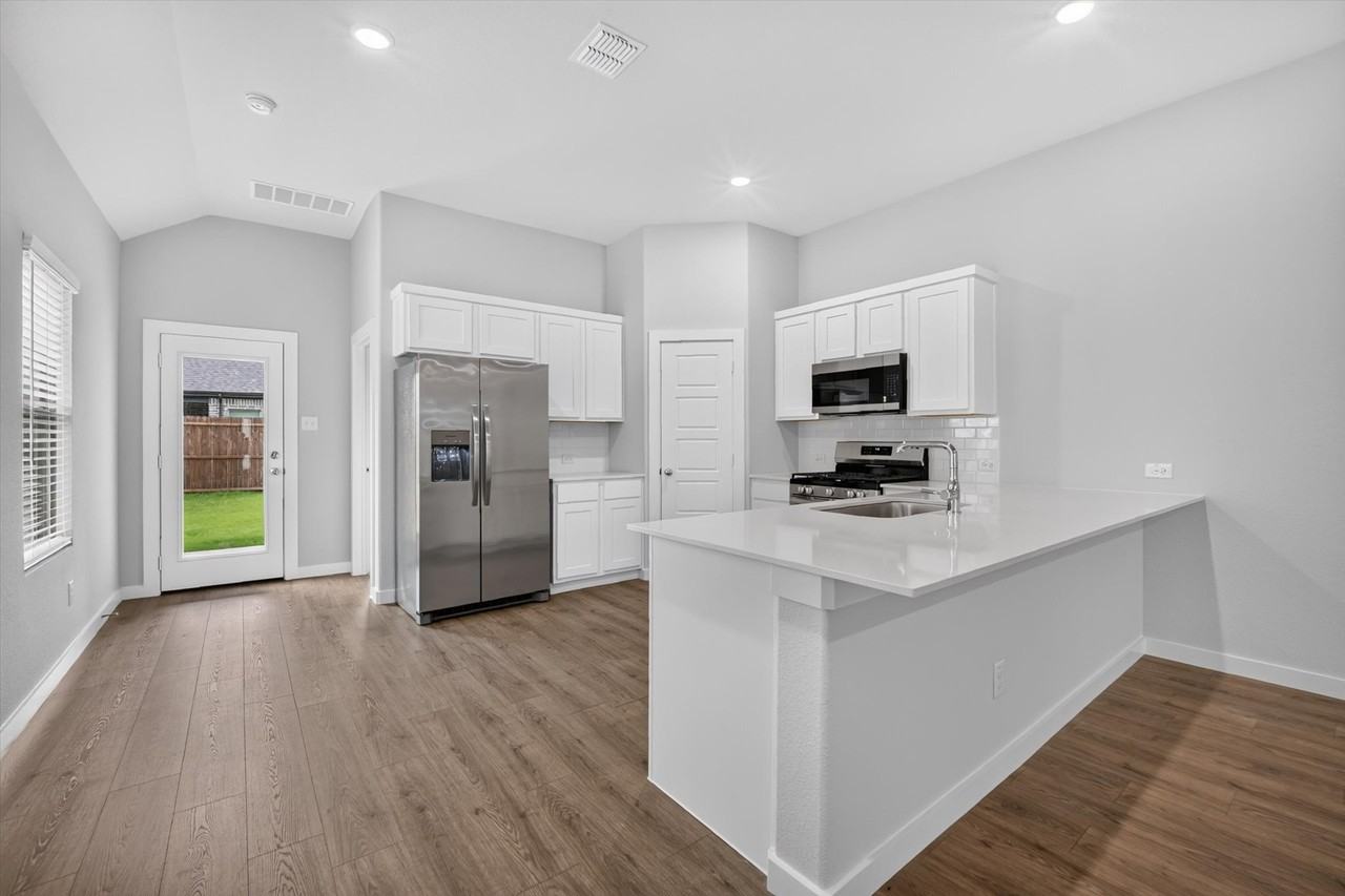 120 Greenbriar Dr #1 - Photo 3 of 18