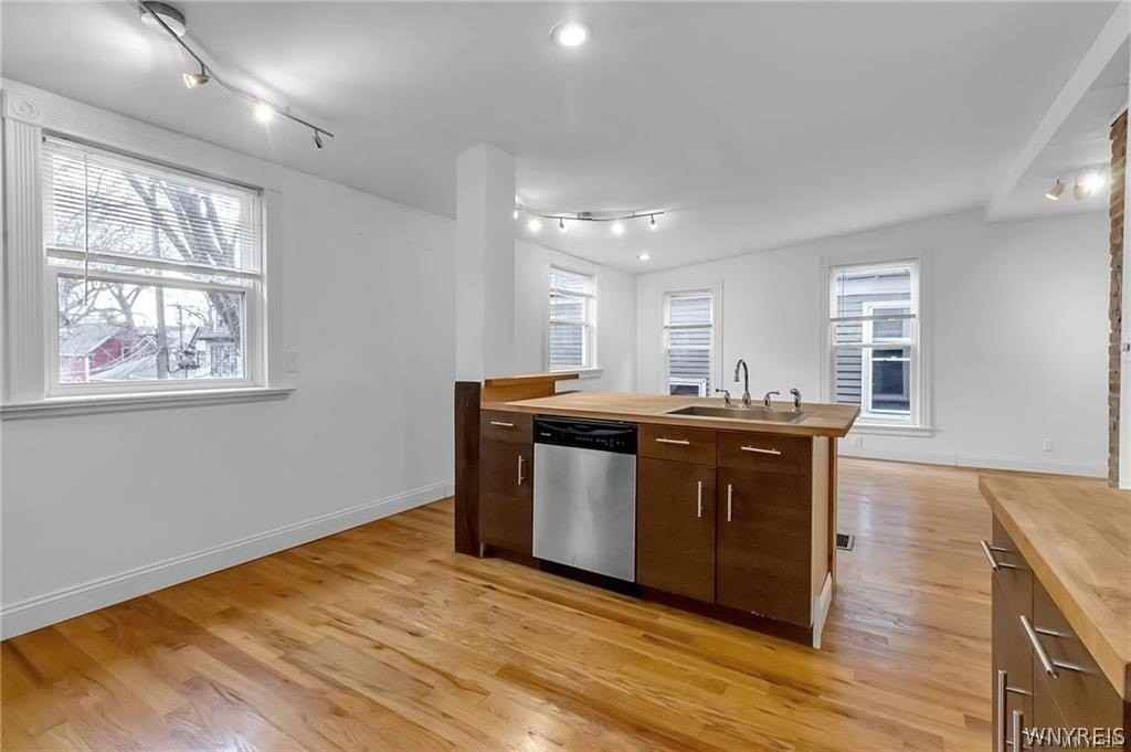 575 Upper Auburn Avenue - Photo 3 of 17