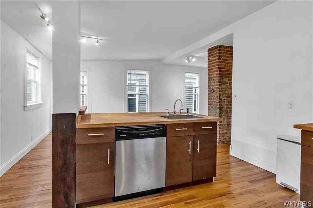 575 Upper Auburn Avenue - Photo 4 of 17