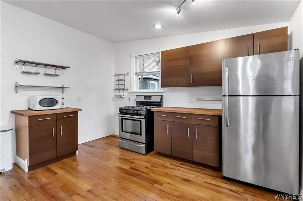 575 Upper Auburn Avenue - Photo 6 of 17
