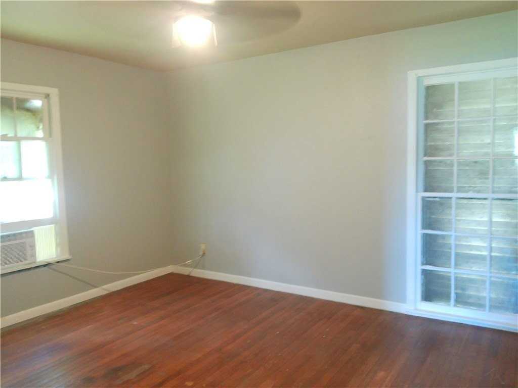 1722 Tarlton St - Photo 7 of 13