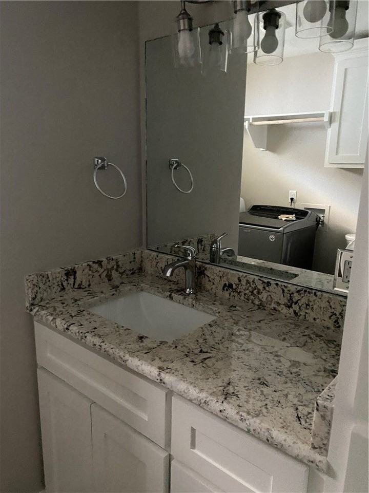 721 Elesa St - Photo 4 of 4