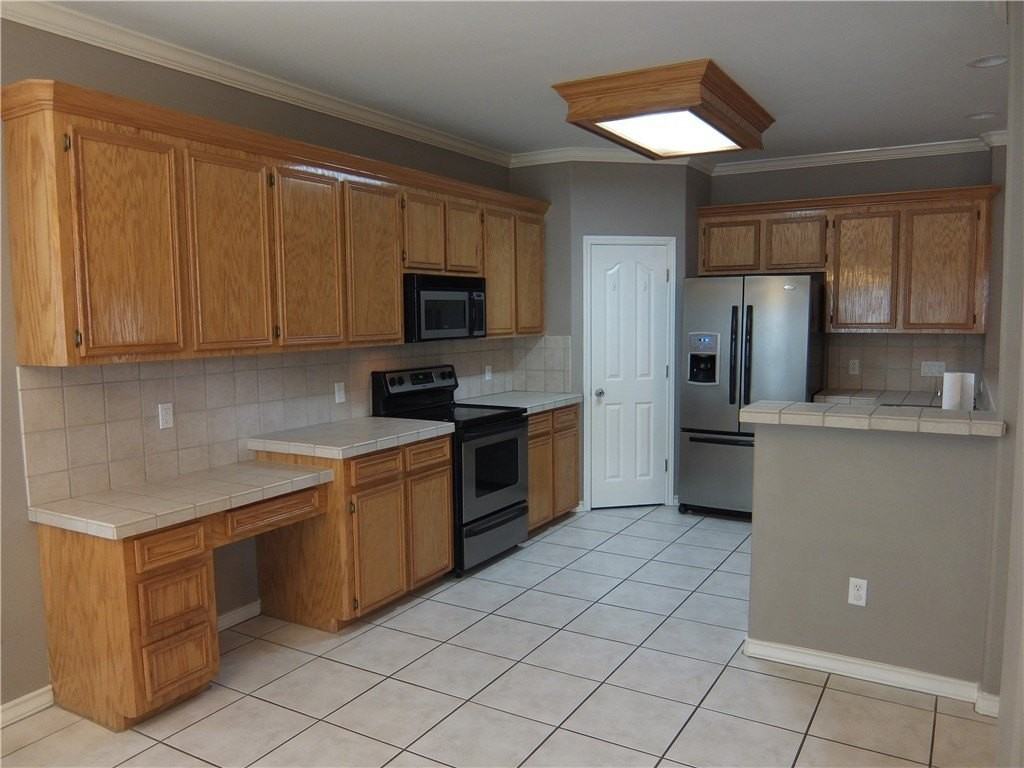 2505 Windrose Dr - Photo 2 of 13