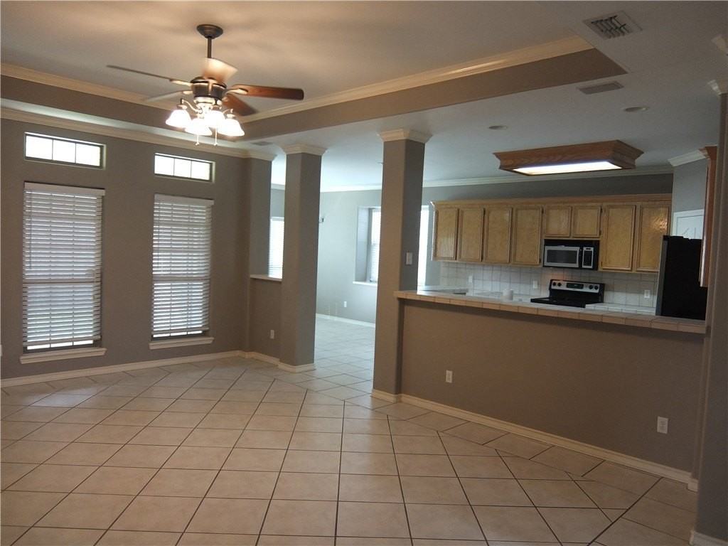 2505 Windrose Dr - Photo 4 of 13