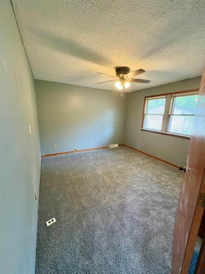 526 Collingwood Ave - Photo 7 of 23