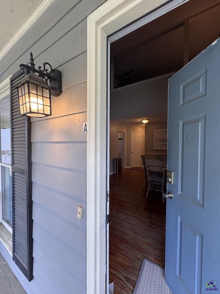 641 College St - Photo 2 of 31