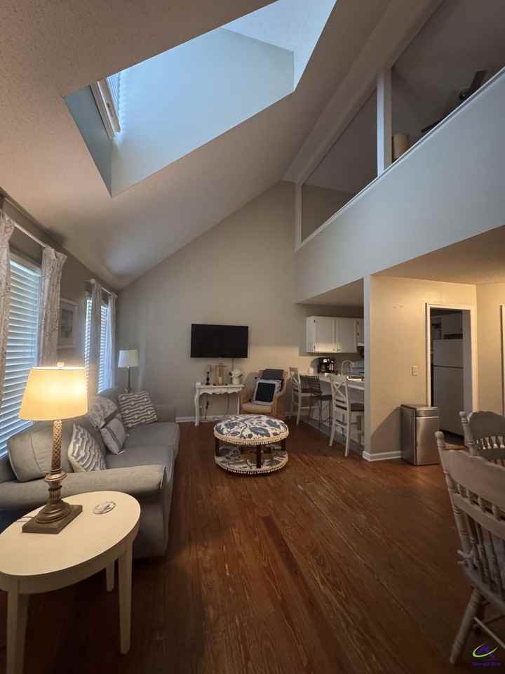 641 College St - Photo 3 of 31