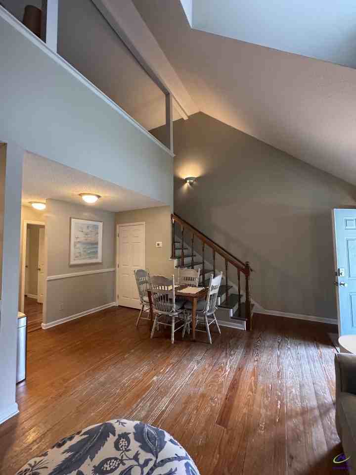 641 College St - Photo 5 of 31