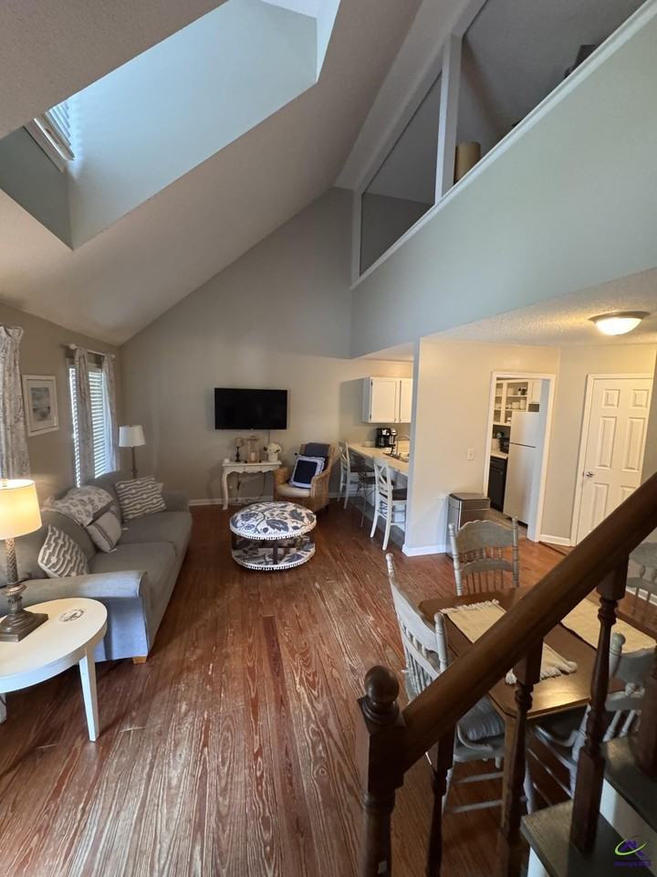 641 College St - Photo 6 of 31