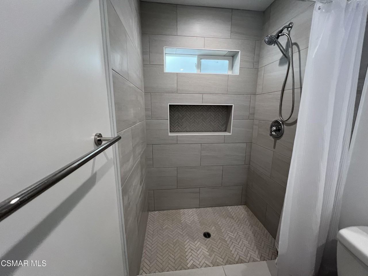 545 Shenandoah St #B - Photo 2 of 13