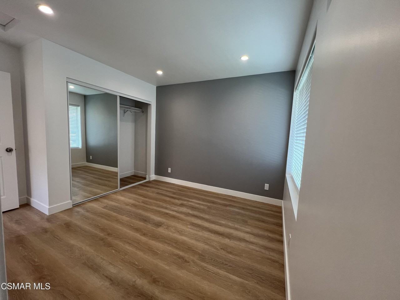 545 Shenandoah St #B - Photo 3 of 13