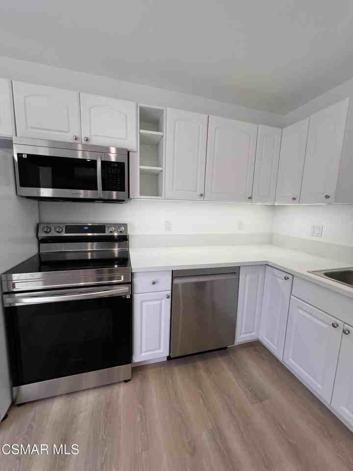 545 Shenandoah St #B - Photo 4 of 13