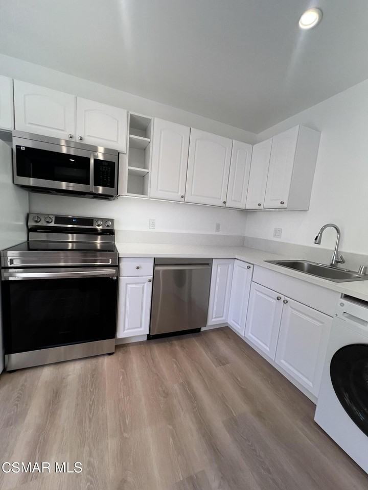 545 Shenandoah St #B - Photo 6 of 13