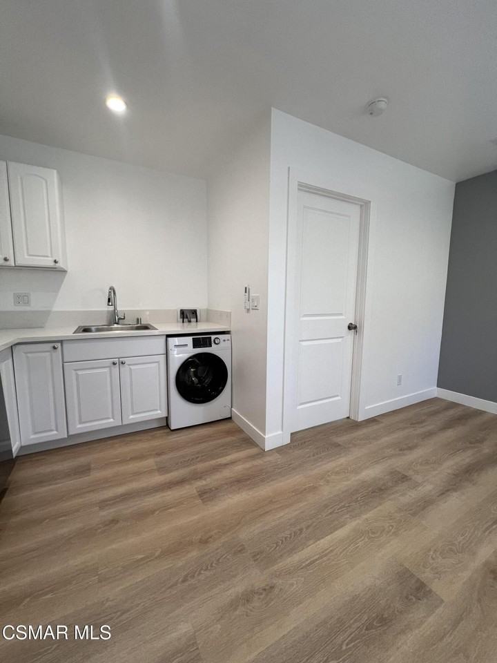 545 Shenandoah St #B - Photo 7 of 13