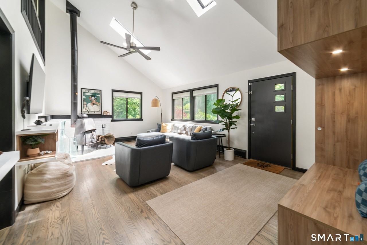 3 Burnett Rd - Photo 2 of 40