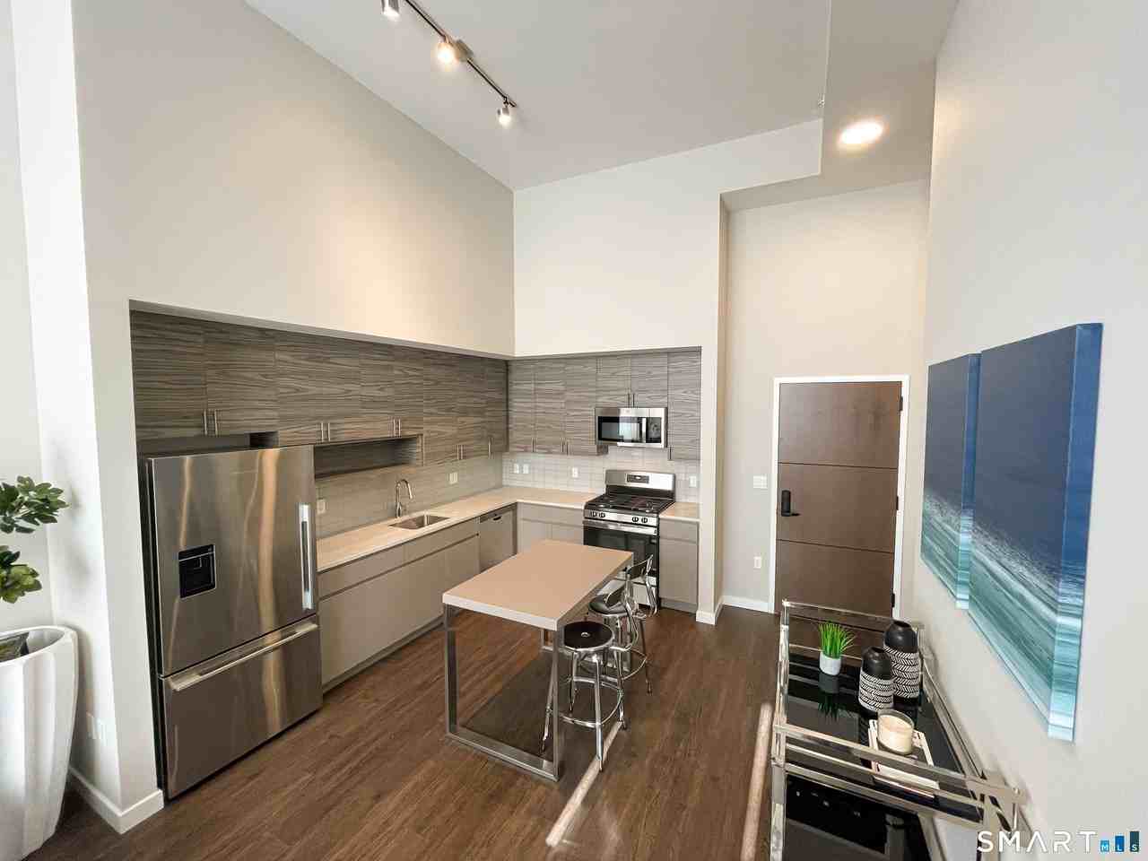 900 Pacific St #401 - Photo 6 of 8