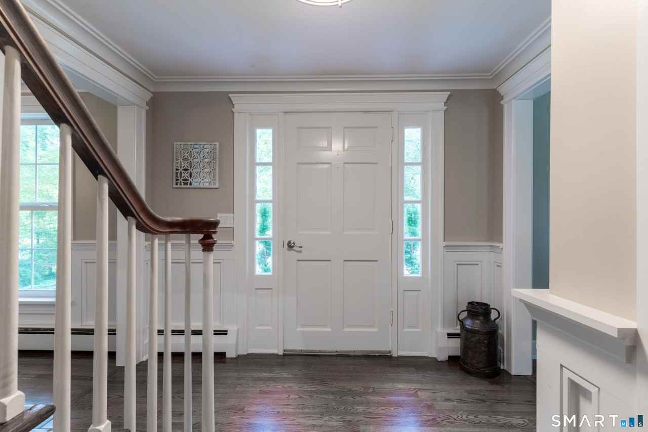 85 Thayer Dr - Photo 3 of 33