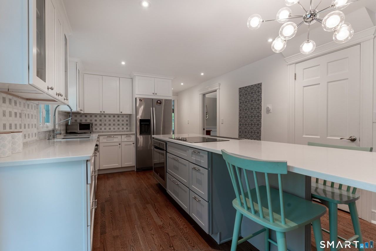 85 Thayer Dr - Photo 6 of 33