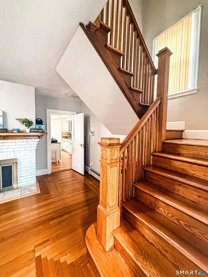 38 Grandview Ave - Photo 3 of 38