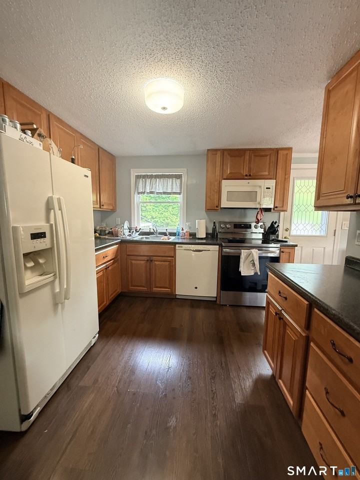 4 Harbor View Ave - Photo 2 of 18