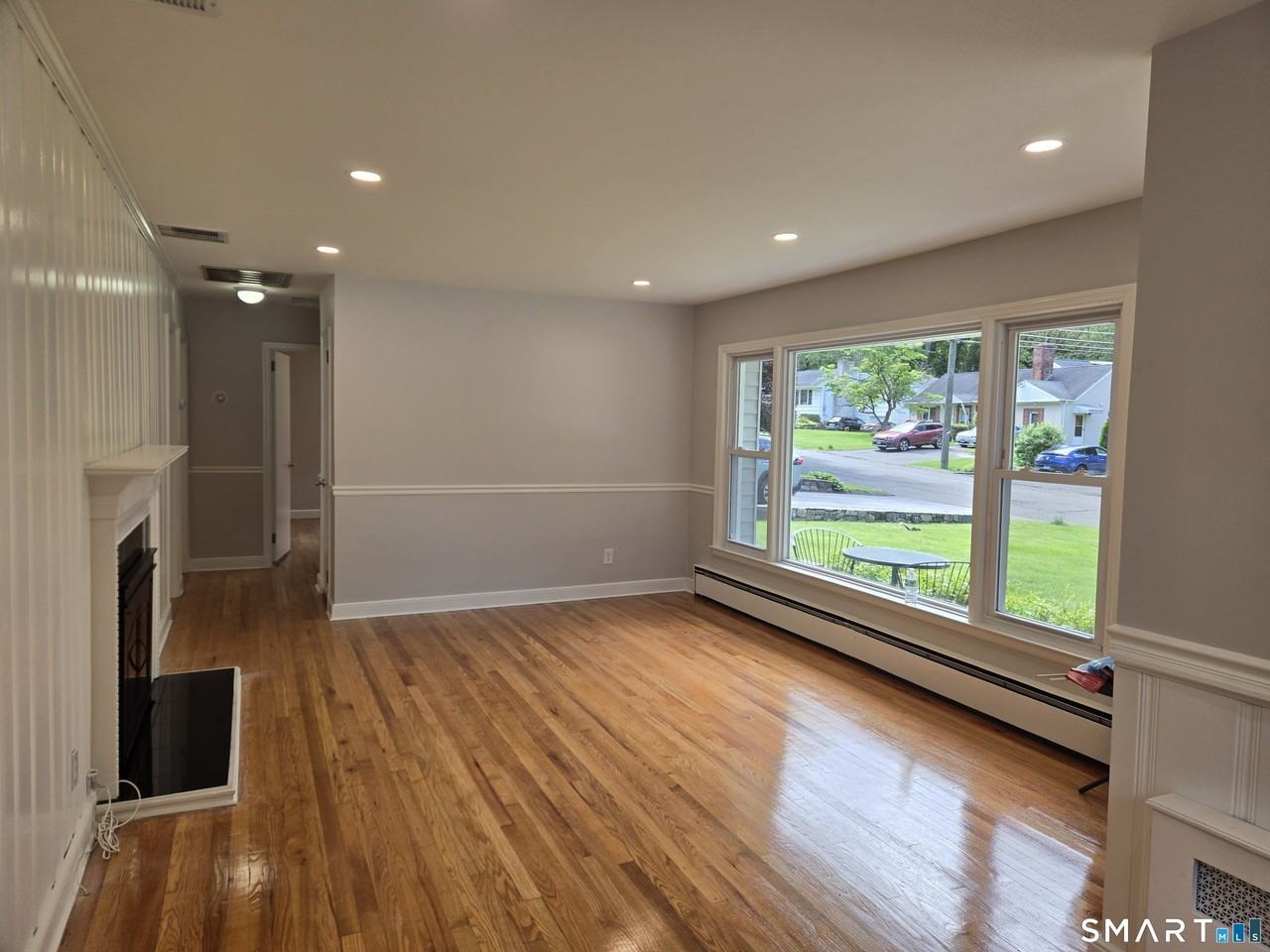 73 Crestwood Dr - Photo 3 of 15