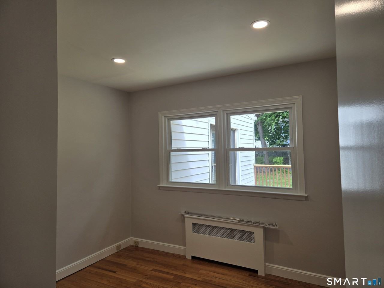 73 Crestwood Dr - Photo 4 of 15