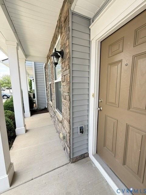8057 Ellendale Dr - Photo 2 of 25