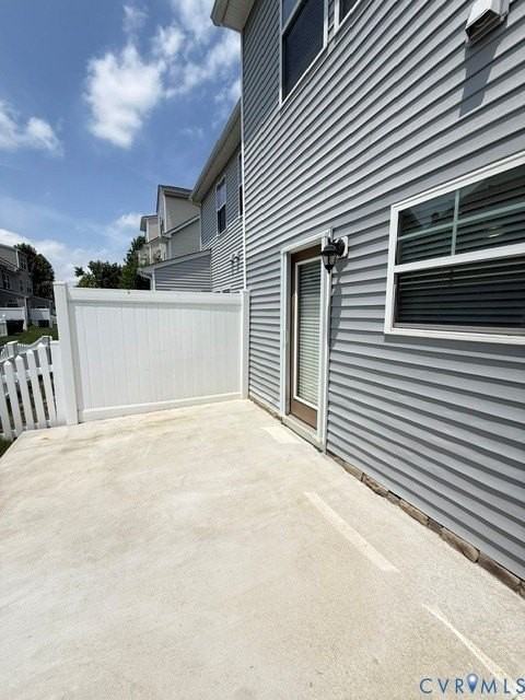 8057 Ellendale Dr - Photo 3 of 25
