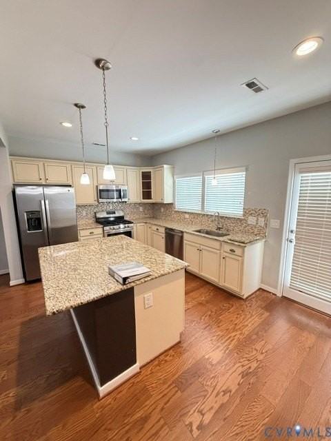 8057 Ellendale Dr - Photo 6 of 25