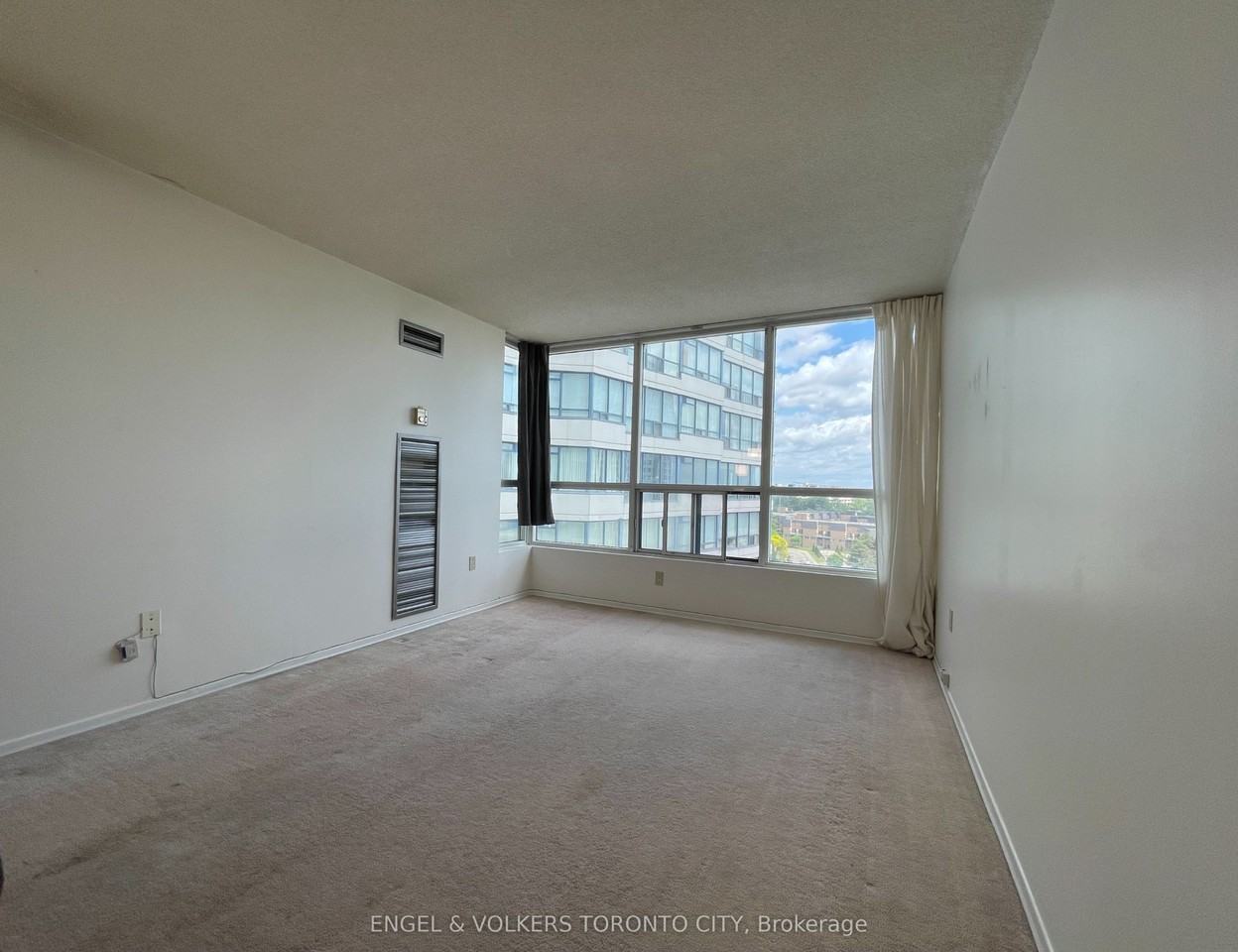3050 Apartment Building - Photo 2 of 8