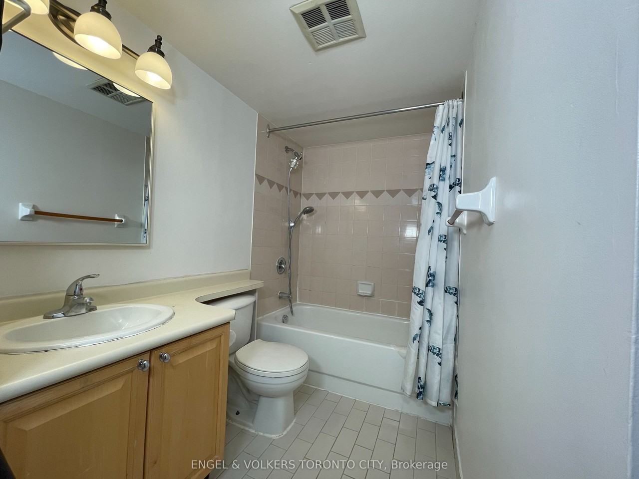 3050 Apartment Building - Photo 5 of 8