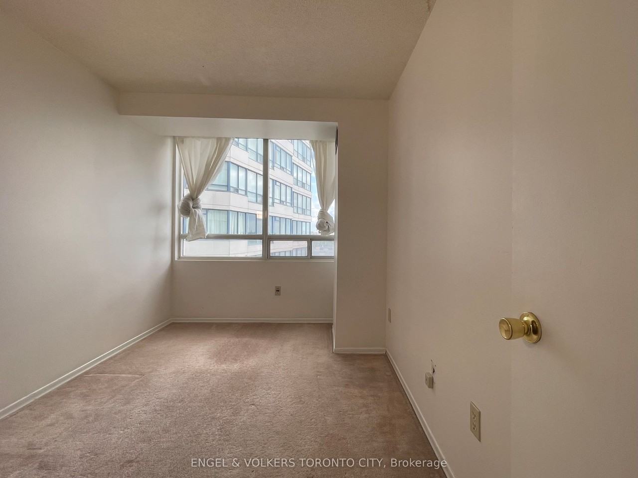 3050 Apartment Building - Photo 6 of 8