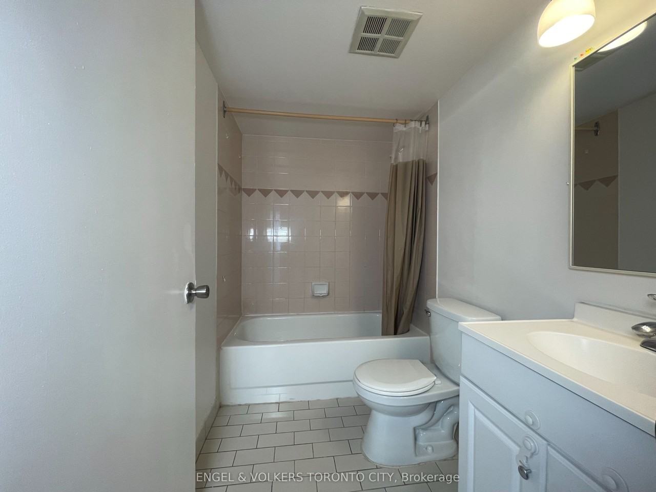 3050 Apartment Building - Photo 7 of 8