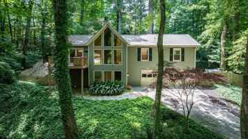 featured image of 102 Vanessa Dr Se