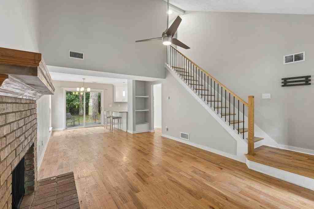 4930 Farmstead Ct Ne - Photo 6 of 32
