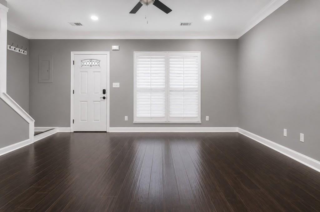 3539 Mount Vernon Cir - Photo 2 of 18