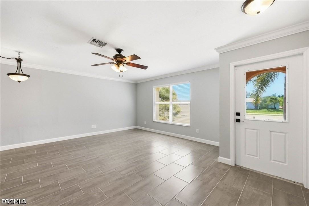 4346 Santa Barbara Blvd - Photo 5 of 29